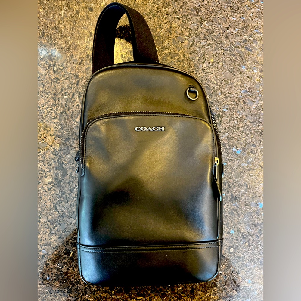 Coach Graham Men’s Smooth Black Leather Sling Bag NWOT